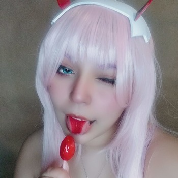 Zero Two selfie set
