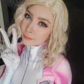 Gwenpool Selfie!