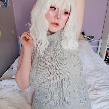 White cute girl (●´ω｀●)