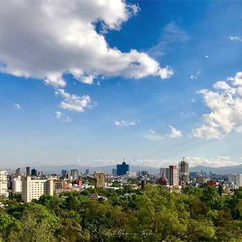 La urbe a lo lejos