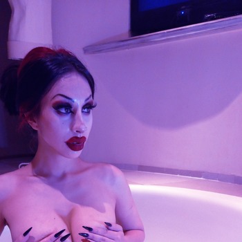 10 PICTURES + 1 VIDE: "Bath" SET.
