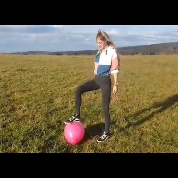 Monique stomp pop 4 balloons (3 Videos