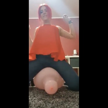 Amelie sexy sit pop a balloon