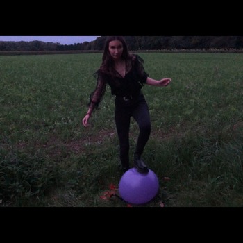 Luisa stomp pop 5 balloons in boots