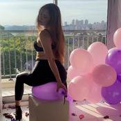 Sit pop chair balloon arch