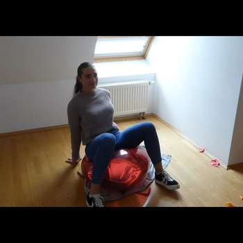 Marie sit pop 3 balloons (3 Videos