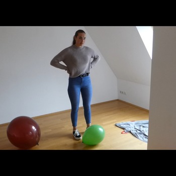Marie sneakers stomp 2 balloons