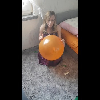 Sandra nail pop 4 balloons