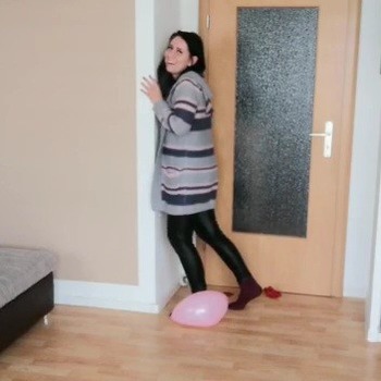 Susan stomp pop 4 balloons (2 Videos)
