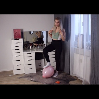 Emilia stomp pop in socks 5 balloons *good sound*