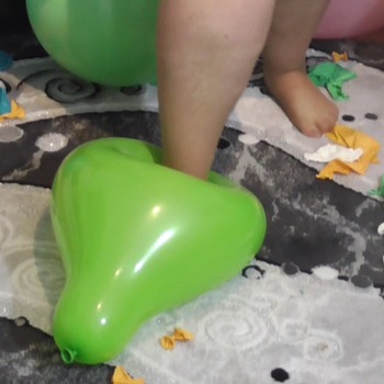 Ballons and Feets Video
