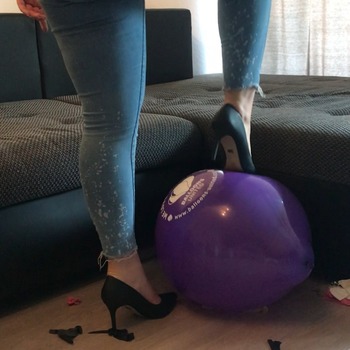 Video 3 - stomp to pop 6 balloons (14-16inch, by heels, 03:47 min)