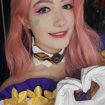 Seraphine Selfies (Base Skin)