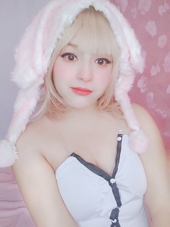 selfis Nanami Bunny