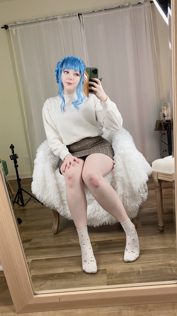 Marianne Feet [1 vid + 6 pics]