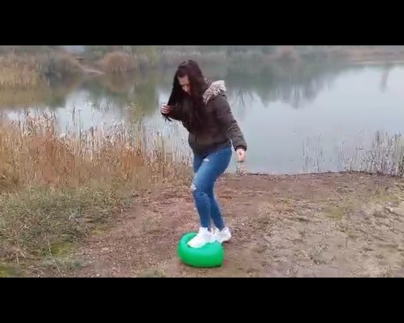Betty sneakers stomp pop 5 balloons