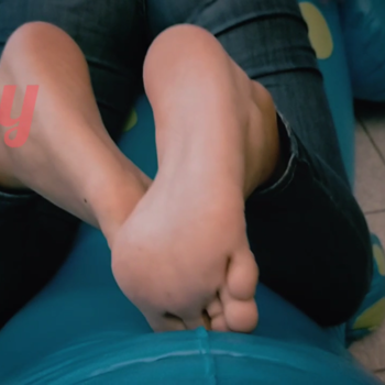 Feet fetish Ary