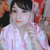 Misa selfis pink kimono