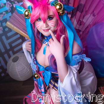 Ahri Cosplay - 25 HD pics