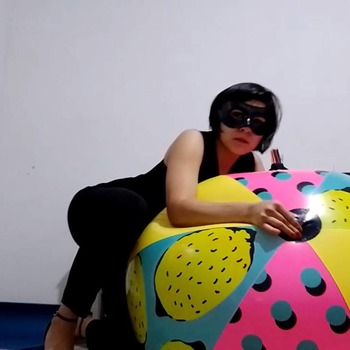 Deflating sexy beachball by Alice!!