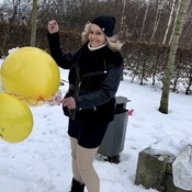 Cigarette pop 8 balloons My Bestie and me