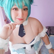 Full selfie Miku bunny