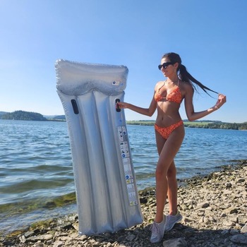 Inflating and deflating air mattress