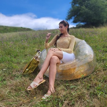 Inflating and deflating inflatable chair