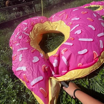 Inflating donutheart float on the  season