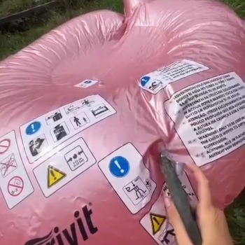 Inflating flamingo float with compressor 2