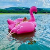Julliete shooting with inflatables