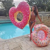 Veronika 1 - shooting with donut and donutheart.