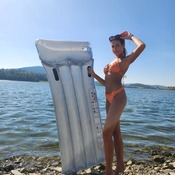 Veronika 2 - Shooting with silver air mattress and shell mat