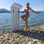 Veronika 2 - Shooting with silver air mattress and shell mat