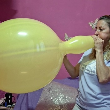 Blow to pop Rifco 16" punchball yellow