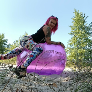 Valeria deflating big shosu ball