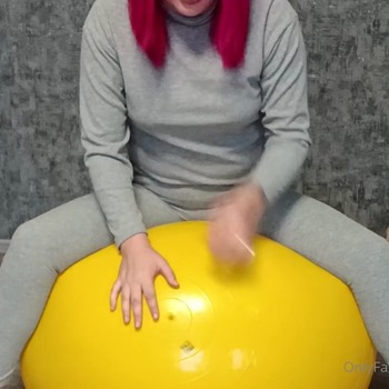 Valeria inflating and deflating green and yellow gymball