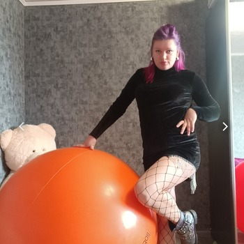 Valeria with big gymballs photocollection.