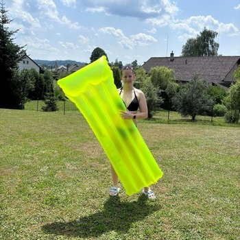 Deflating iw swimring and clam shell, others float