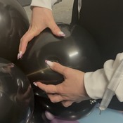 SAKURA - Stiletto nails vs Balloons