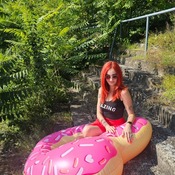 Lena shooting with inflatables 1