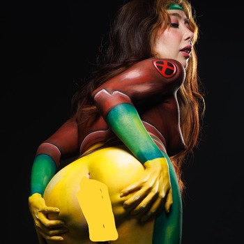 Blossom bodypaint cosplay