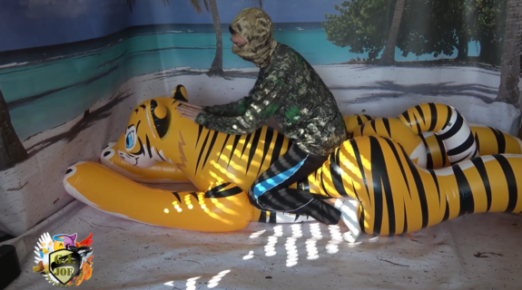 Inflatable world tiger Inflate Deflate