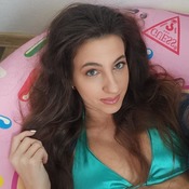 Veronica and Lera shooting with Guess ring and donutheart