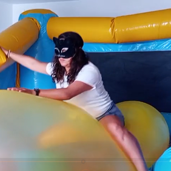 Big balloons, sexy woman, big inflatable !!! (non pop)