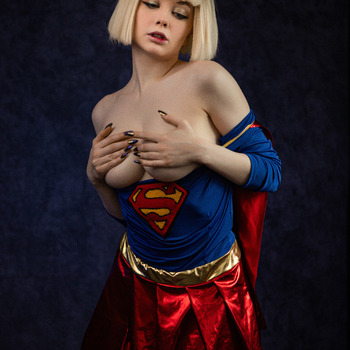 Nude SuperGirl - DC Comics