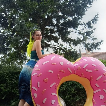 Lera shooting with inflatables + videoclip.