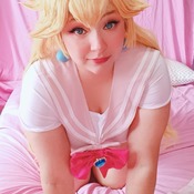 Peach seifuku y body