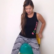 Diana sit to pop in leggins