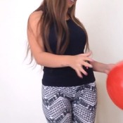 Diana sit to pop in leggins